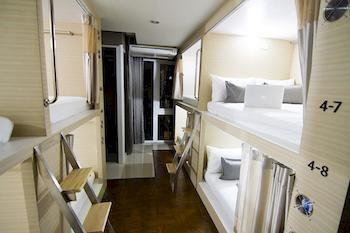 Hostel D-box *