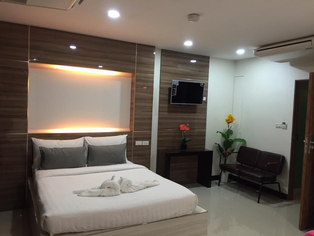 Hostel D-box