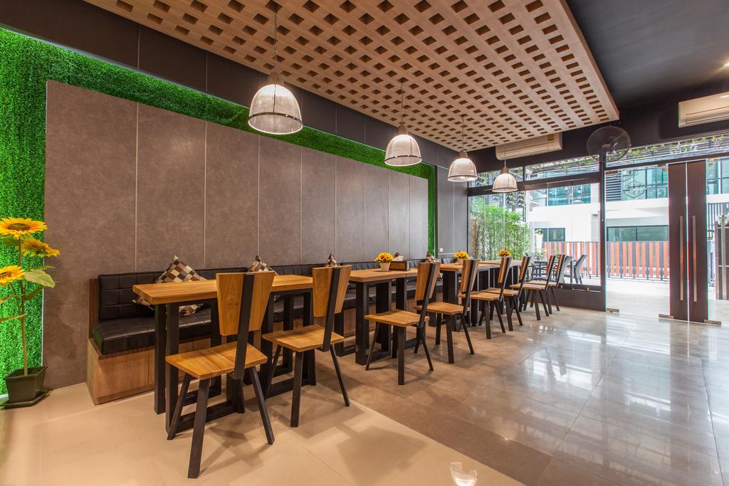 D-box Hostel