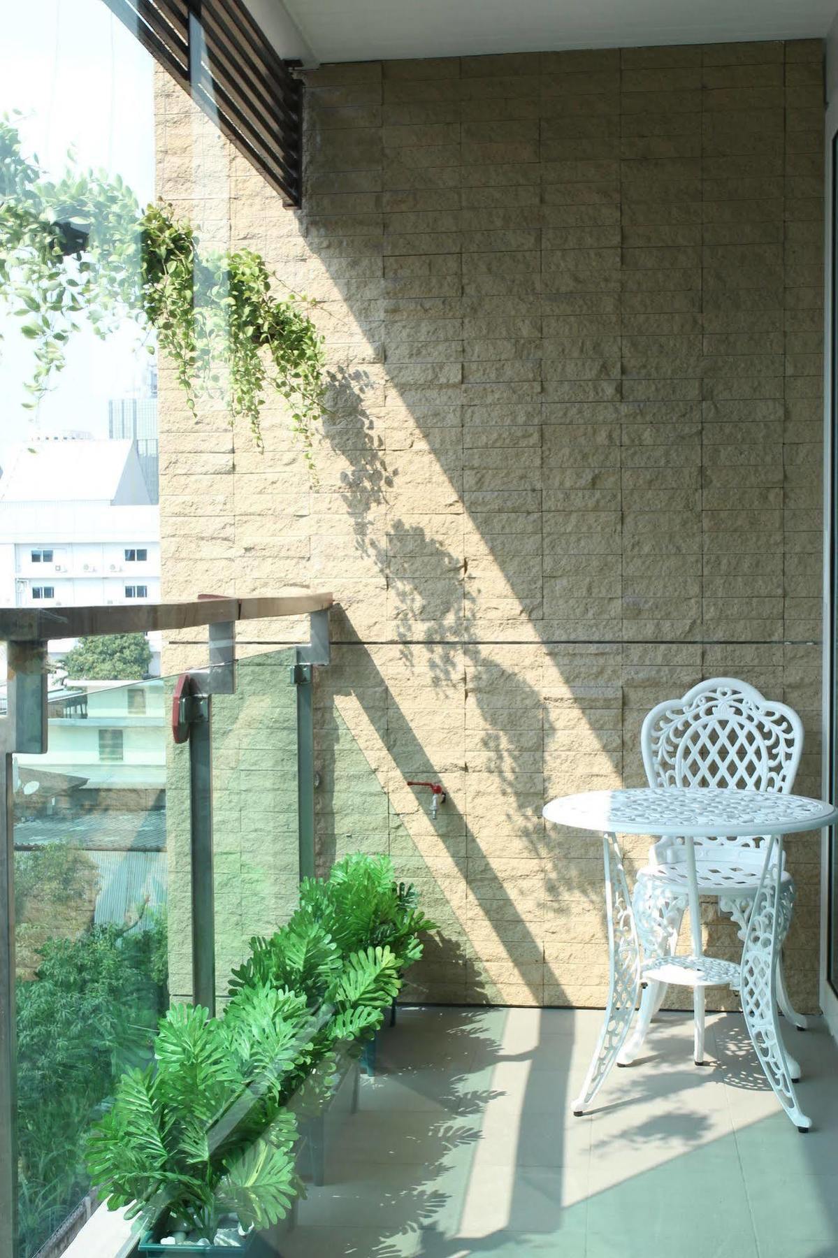 D-box Hostel