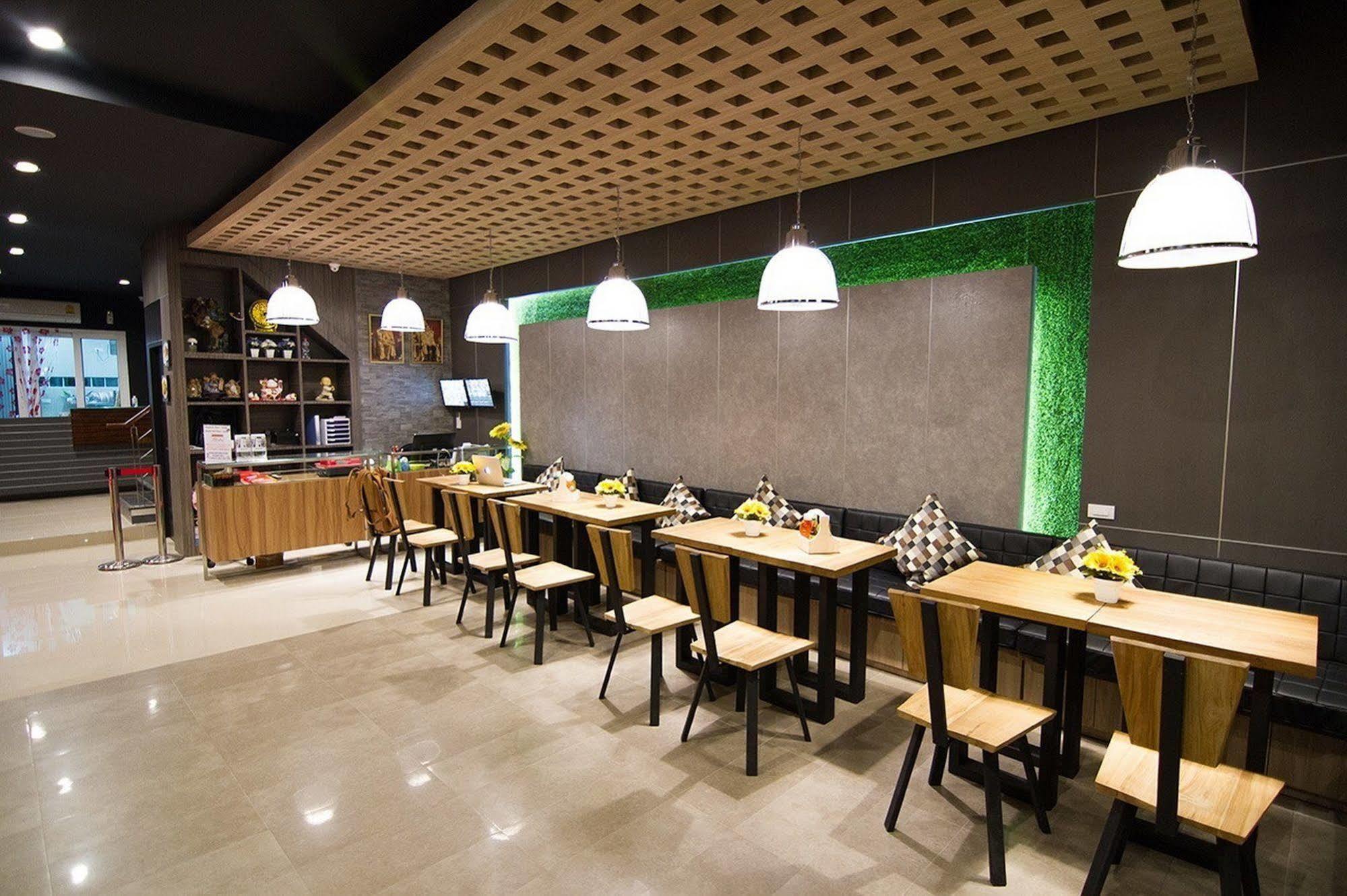 D-box Hostel Bangkok