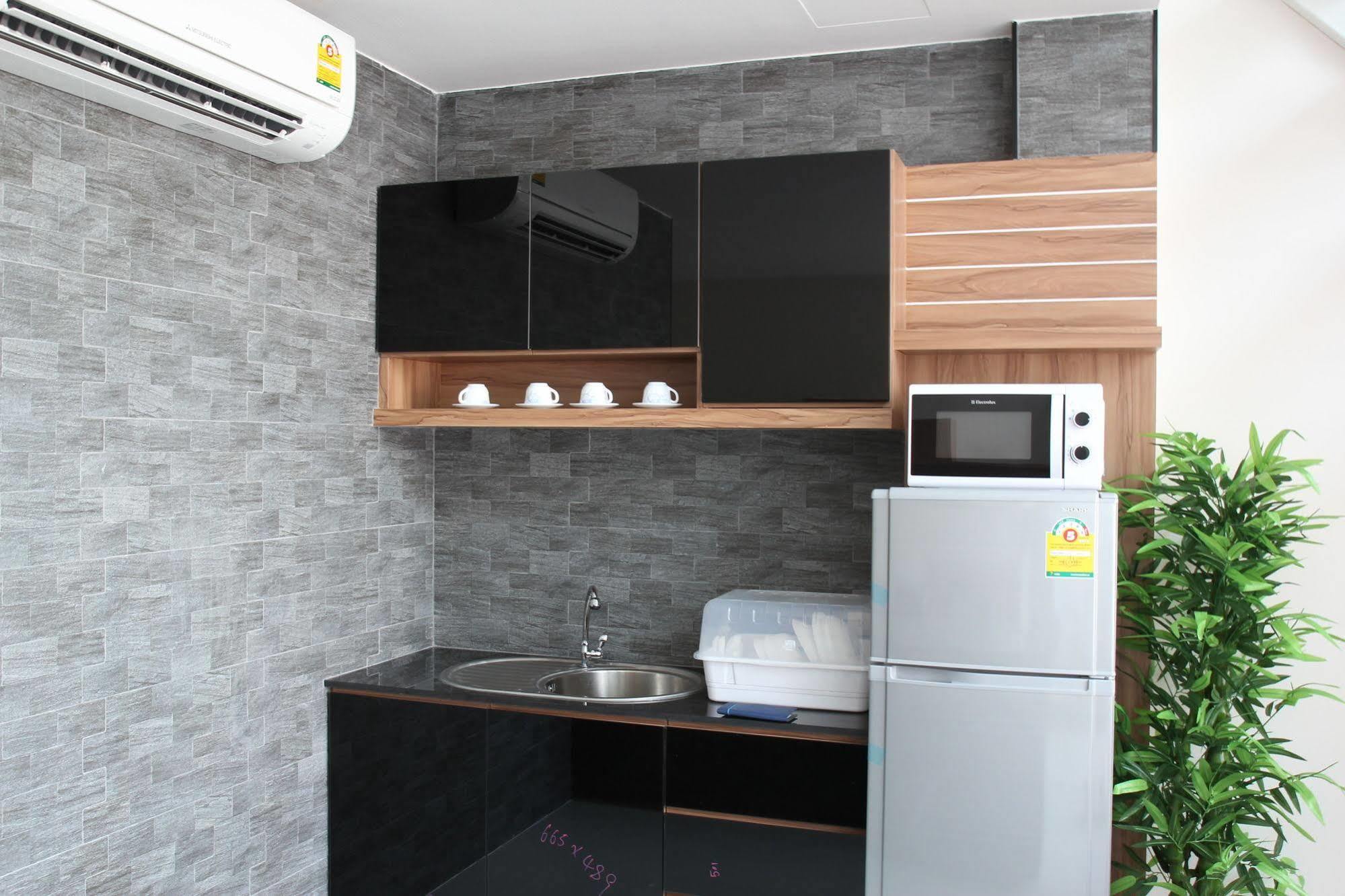 Hostel D-box *