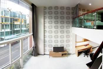 D-box Hostel